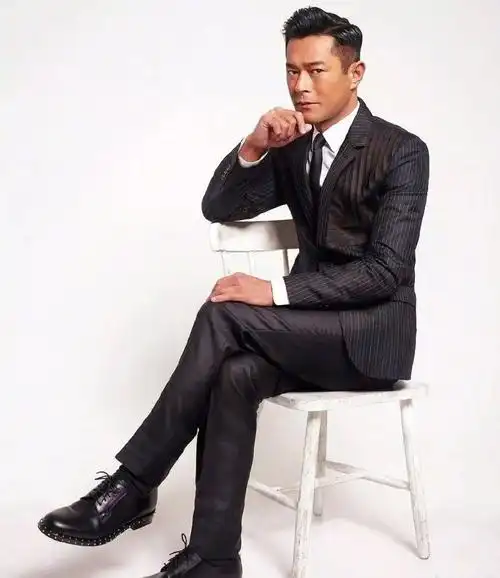 古天乐皮肤再黑也无法掩盖他的帅气