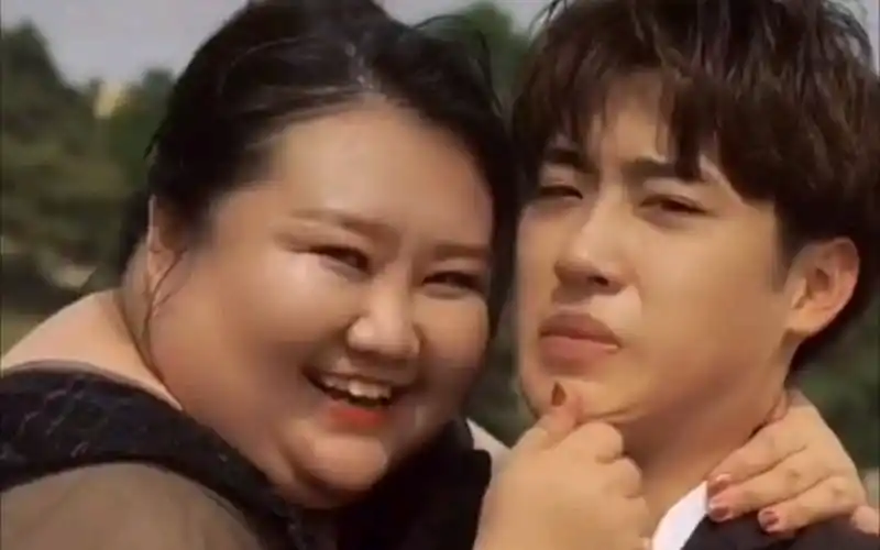 富婆强扭小鲜肉,解渴啊!_哔哩哔哩_bilibili