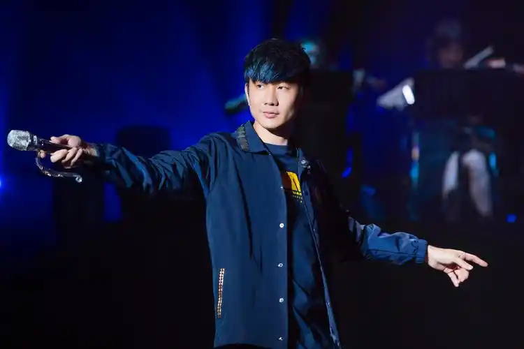 jj林俊杰圣所南京站high唱两晚携伟大的渺小hito包揽四项大奖