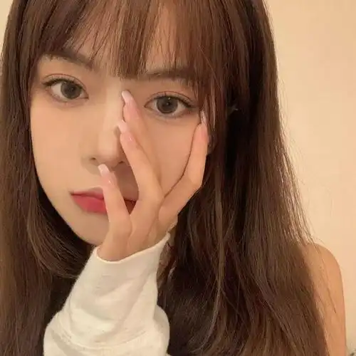 气质撩人的简单大方微信女生头像