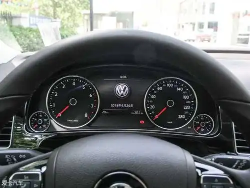展开全部 大众途锐,速度表不一样是因为你的图中单位是英里每小时