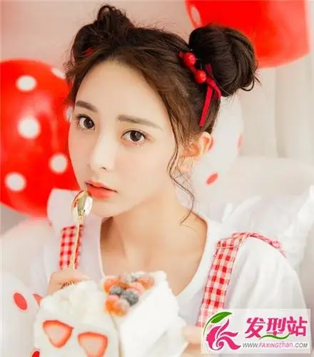 女生马尾丸子头发型 最新扎盘头发发型图片