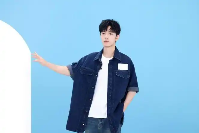 日影将斜,撷取轻柔晚风,和@x玖少年团肖战daytoy 晚点儿见