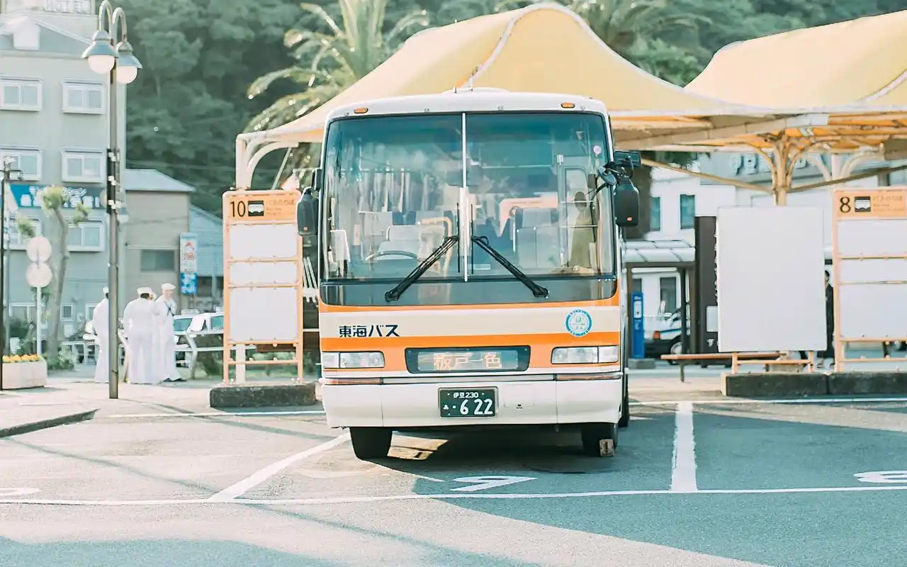日系夏日唯美街道风景高清桌面壁纸