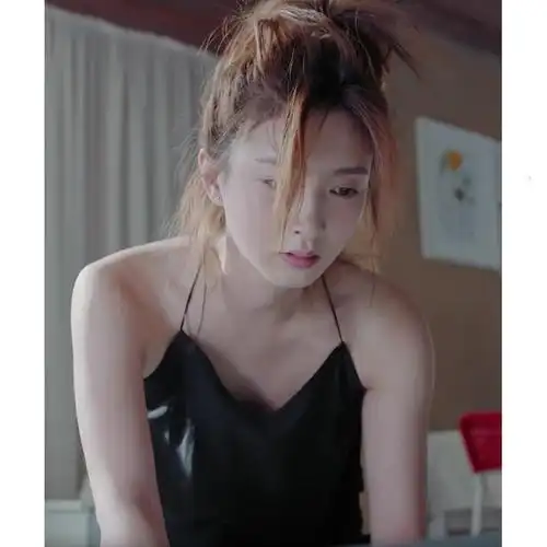 新款式恋爱先生江疏影罗玥明星同款露肩性感黑色吊带背心打底内搭18