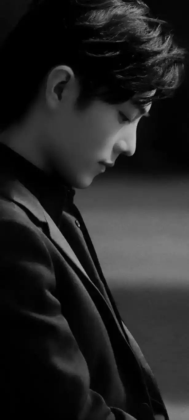 肖战 #肖战壁纸 战总黑白大片,今天也是沉沦在战哥的平平无 - 兑趑