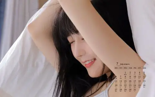 2020年7月极品美女性感写真日历壁纸