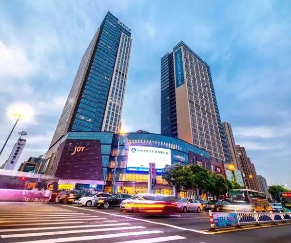 以前,市中心南大街商圈是人流量最为密集的地方,现在,随着"城市副中心