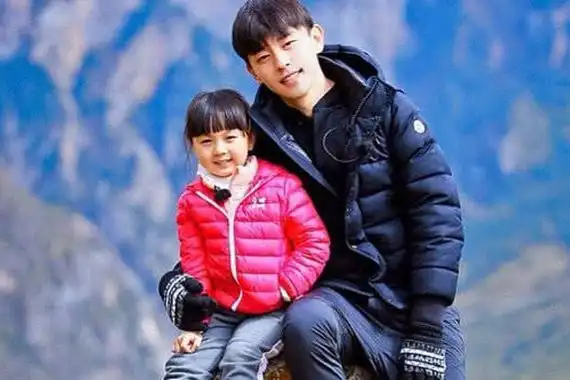 邓伦小山竹时隔一年再同框 登山父女也有售后了