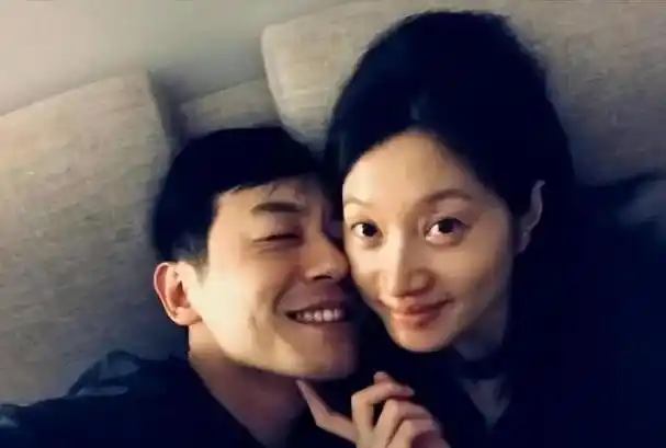 沈佳妮体操运动员跨界当演员30岁嫁29岁朱亚文生两女被当成宝