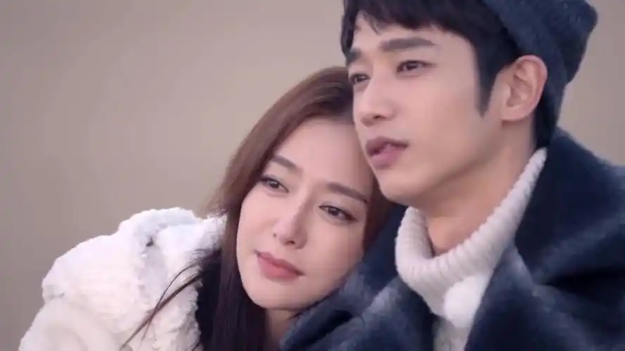 好浪漫秦岚刘以豪海边依偎看日出看哭了