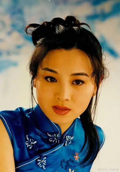 演员赵明明:刚出产房就被离婚,单亲妈妈23年,风光背后有眼泪