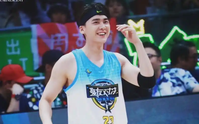 李易峰今天打篮球视频 记录三分球的一瞬间