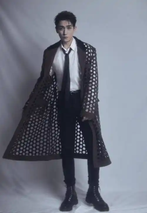 朱一龙为塑造角色暴瘦,不要说是粉丝了,路人看了都心疼_造型_黑色