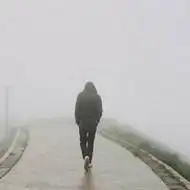 求孤独落魄男生qq背影头像 要一个背影,最好是黑白色的,看出来很落寂