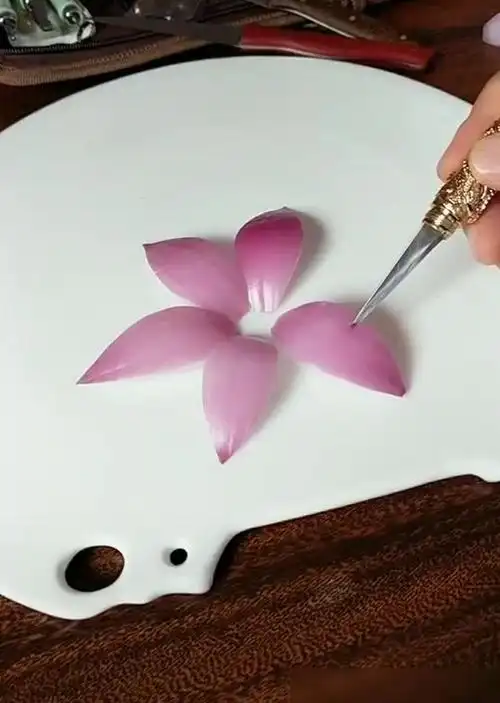 厨师用洋葱摆盘,开始:比较好学习,结果:摆成了吃不起的样子!