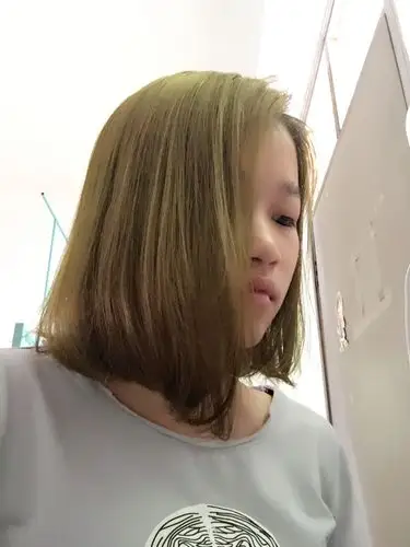 抹茶绿头发配什么衣服适合……穿平常的衣服感觉怪怪的