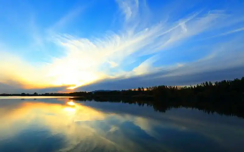 壁纸 日落,湖,树,天空,云彩