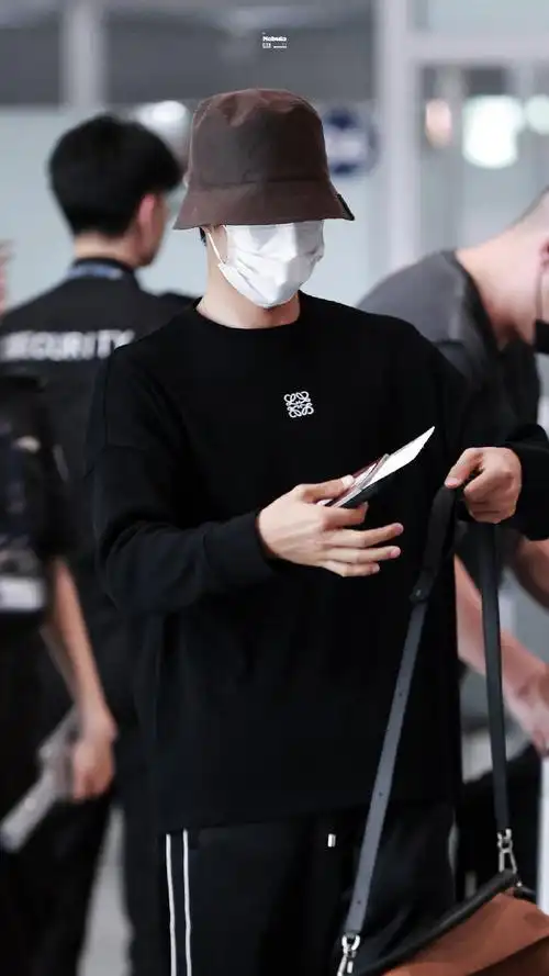 王一博棕色渔夫帽