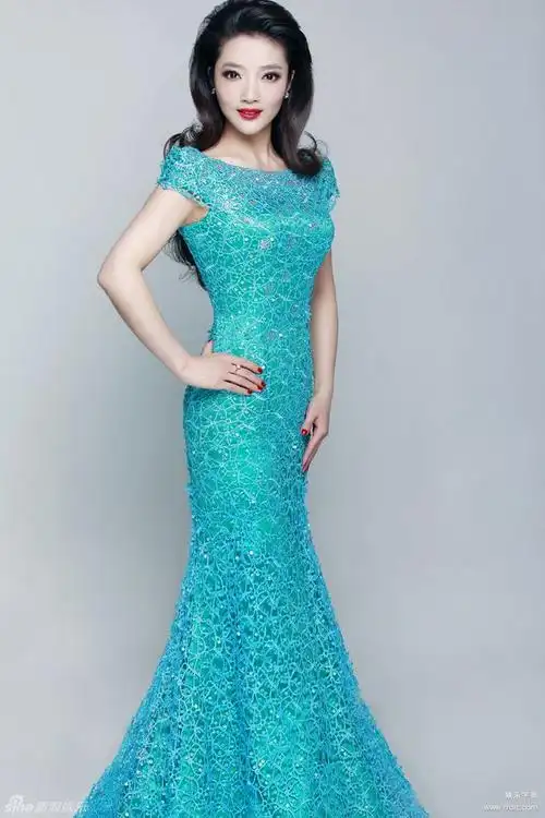 白致瑶魅力时尚写真 | 娱乐字典