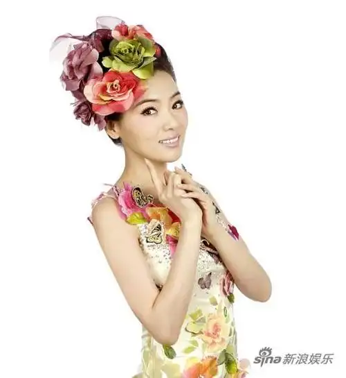 陈思思参加文化部春晚录制 甜美嗓音表现出众