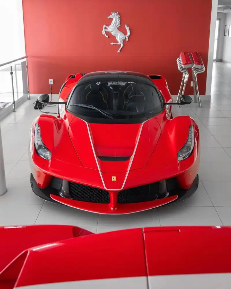 法拉利拉法laferrari aperta 70周年纪念版 搭载6.3l v12自然吸气发动