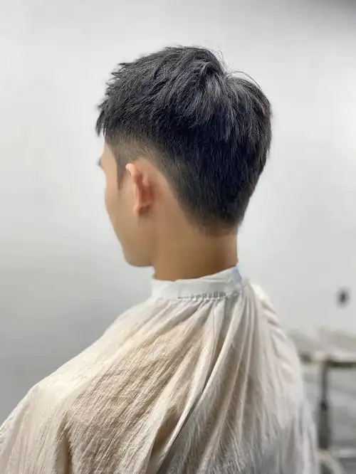 自然感短发的后脑勺形状