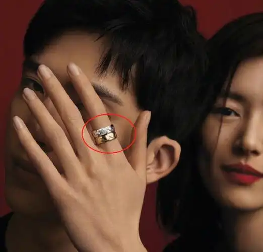 井柏然刘雯公费恋爱打情骂俏不避嫌同居试婚1年已戴婚戒