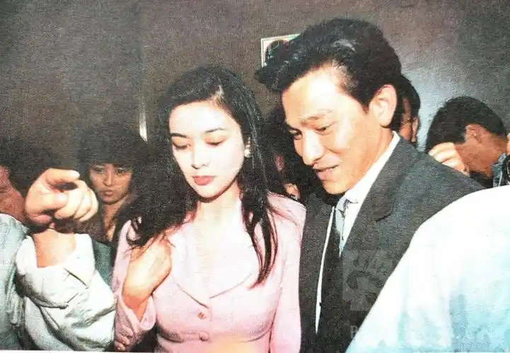 刘德华关之琳被控触犯法例出庭应讯