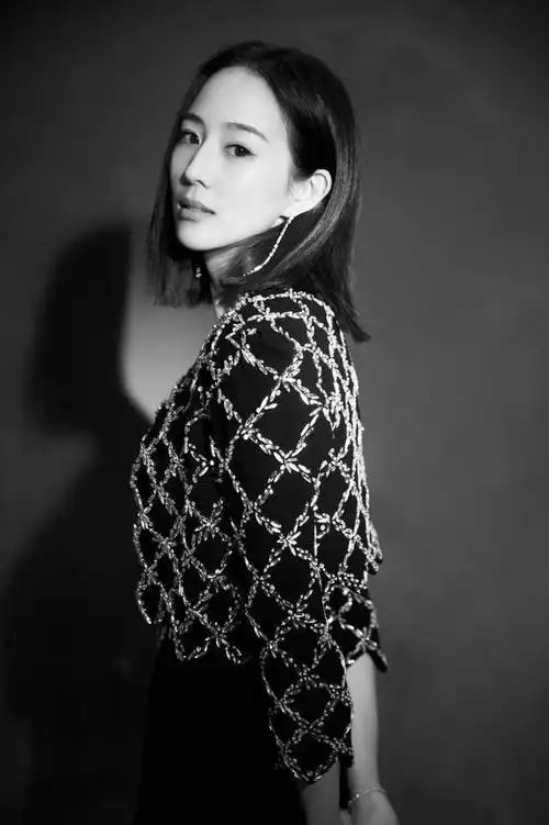 张钧甯真让人难懂,走红毯不穿礼服,却穿夹克配小黑裤,仍惊艳了