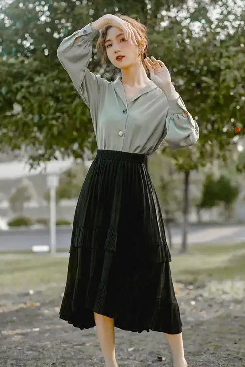 2019春秋新款复古设计感显瘦气质衬衫搭配高腰丝绒百褶裙两件套裙