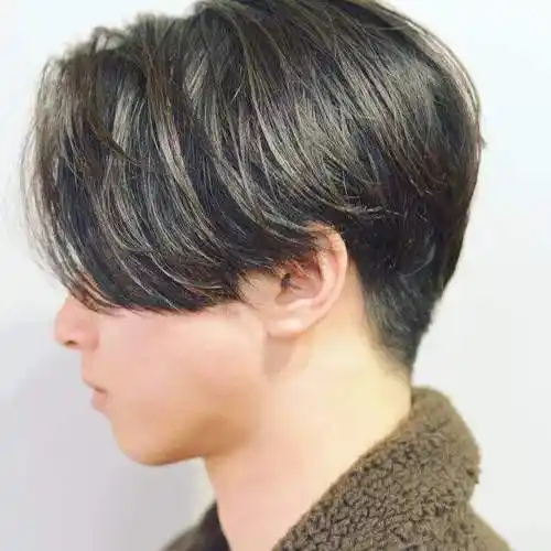 凸出男生帅气侧脸的两边铲发型图片