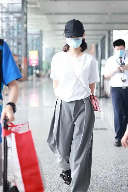 万茜真挺有气质难怪能饰演刘德华女朋友演技性格也都挺好