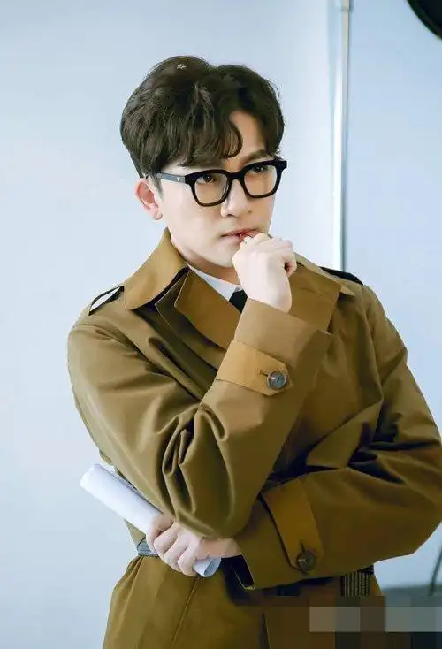 中学生三七分发型图片男学生帅气短发示范