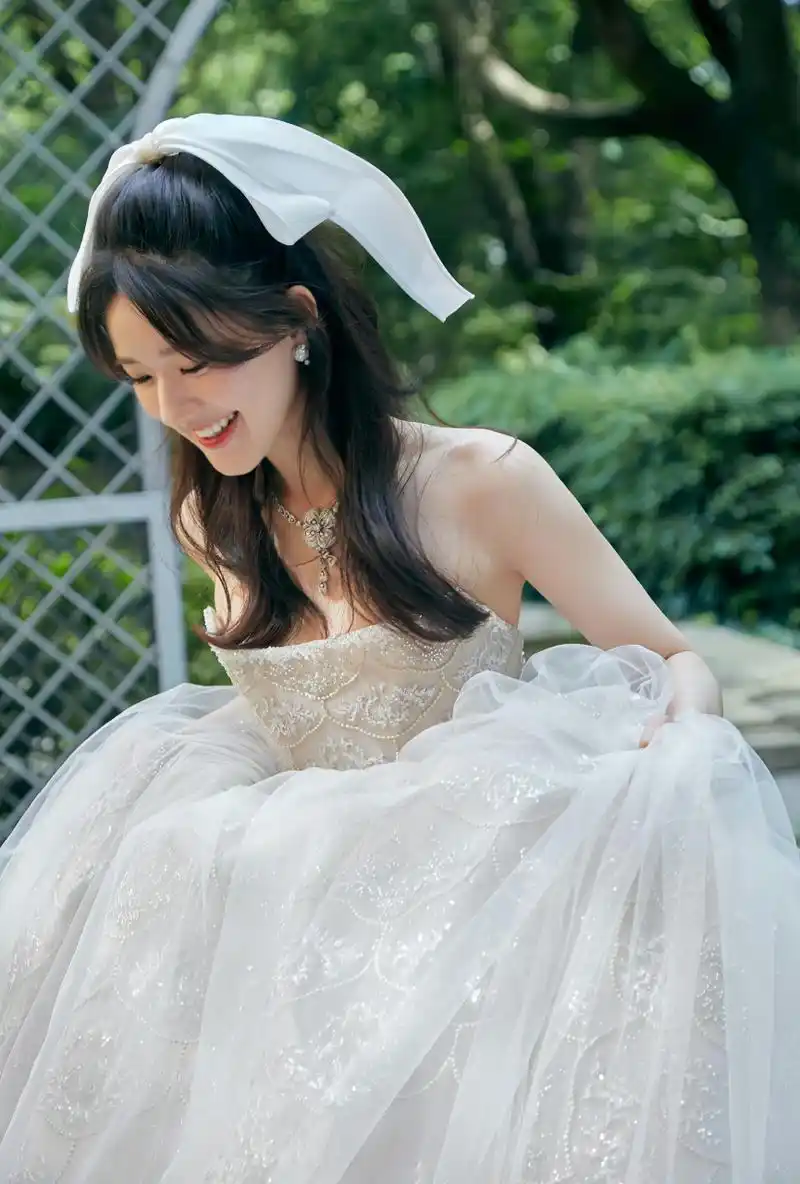 赵露思 一袭白色婚纱礼服 [太阳]甜美可爱 灵动俏皮 宛如人间小天使