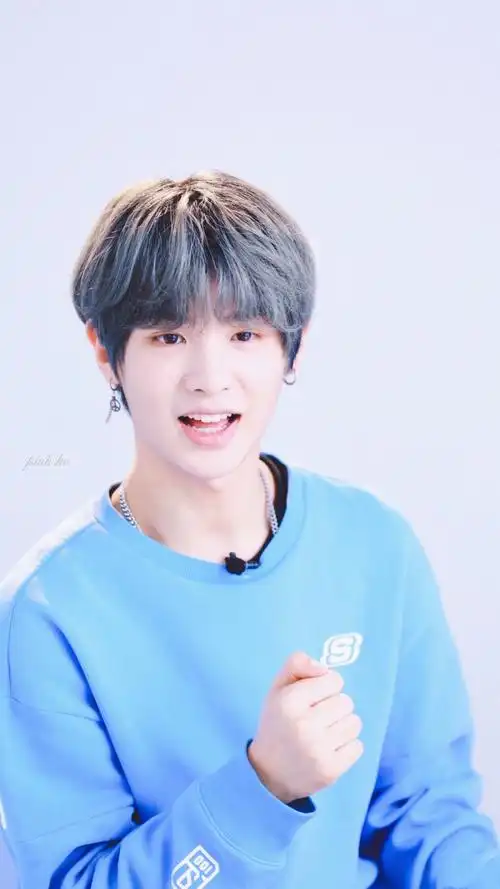 黄明昊,2002年2月19日出生于浙江温州,中国内地男歌手.