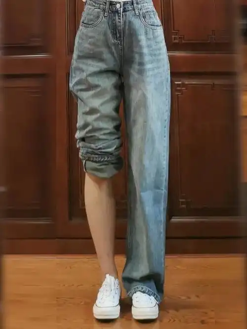 晕一条走在街上吸睛无数的宝蓝色老爹裤