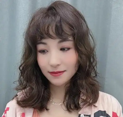 中短发女生发型专属 轻奢减龄空气感烫发_女生烫发 - 美发站