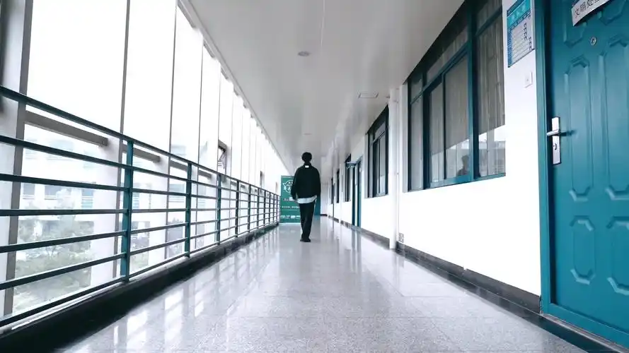 马嘉祺备战高考背影