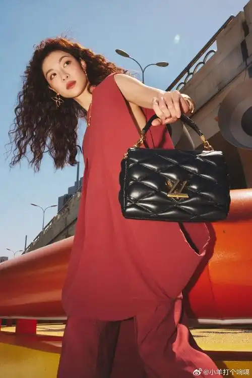 #钟楚曦出发图像在拍硬广#