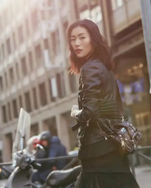 刘雯ins里的街拍图最后那套西装好美