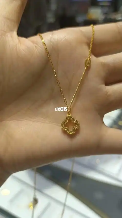 周大福新款四叶草黄金项链
