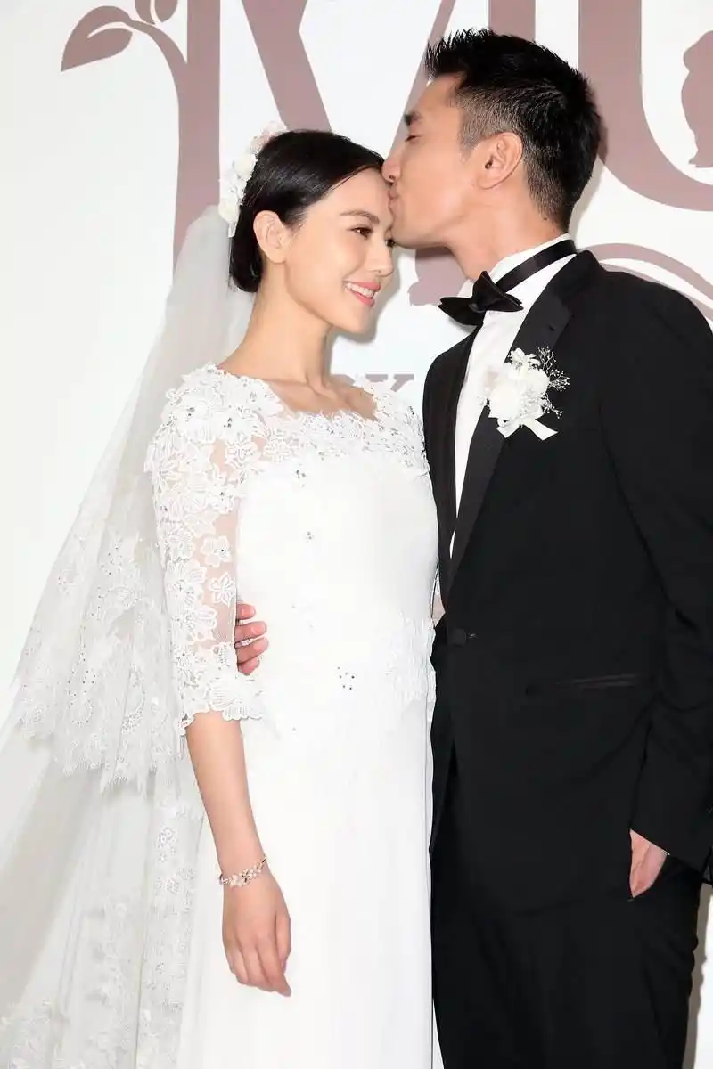 39岁高圆圆结婚五年终于怀孕赵又廷发文报喜连连鼓掌