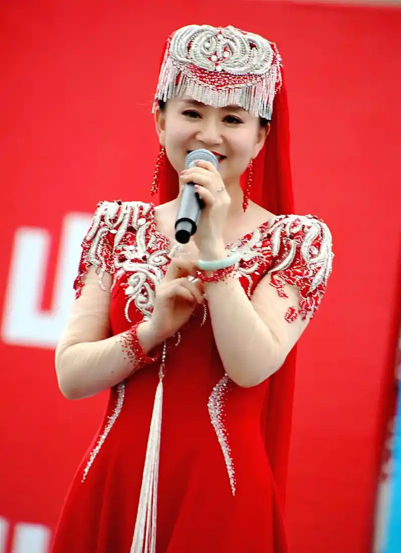 撒丽娜       女,回族青年歌唱演员,中国民间艺术家协会 - 抖音