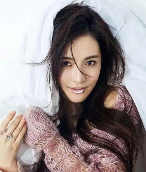 卧虎收视大热梅子姐孙晶晶火辣床戏引热议