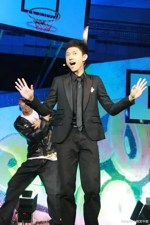 张一山出演《曾少年》获赞原因:直面身高,演技突出,没偶像包袱