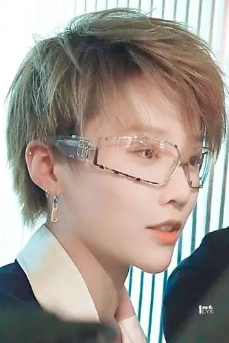 刘雨昕太可了 戴眼镜的昕昕子你get了吗