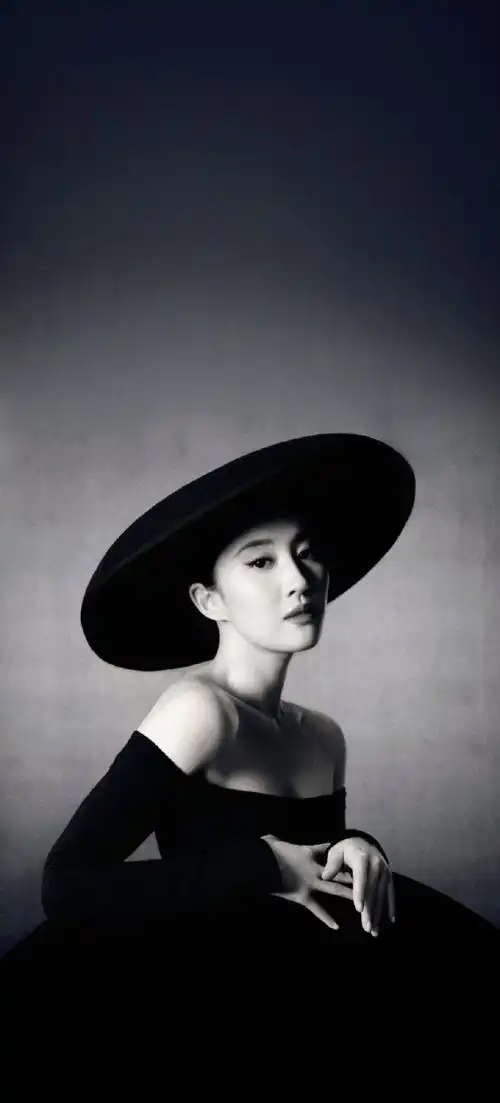 刘亦菲抹胸裙##刘亦菲时尚芭莎4月刊封面