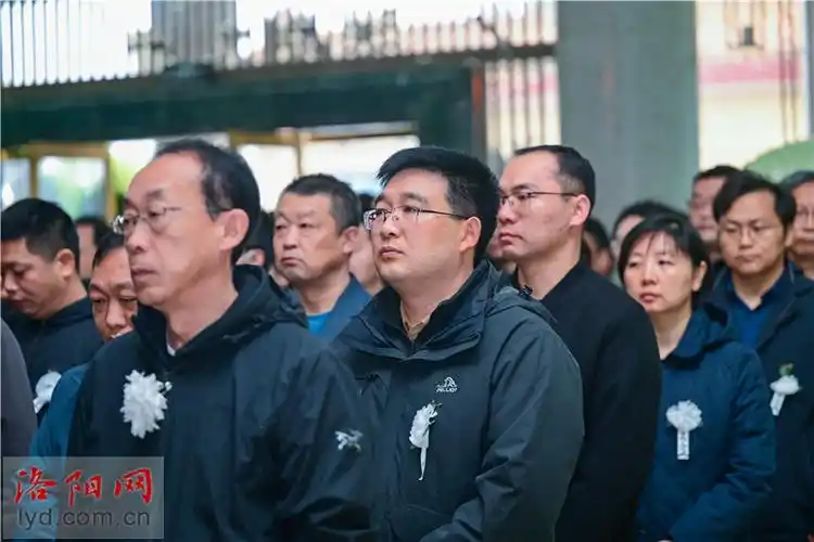 送别李俊贤院士遗体告别仪式在洛阳举行