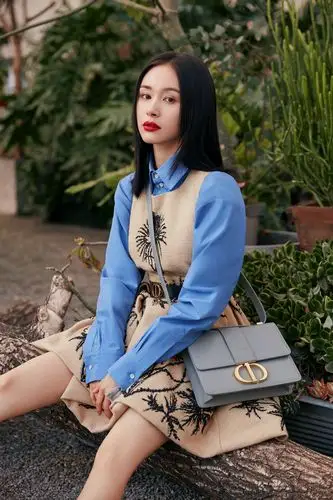 王子文演绎森系摩登02长发吸睛在线狙击